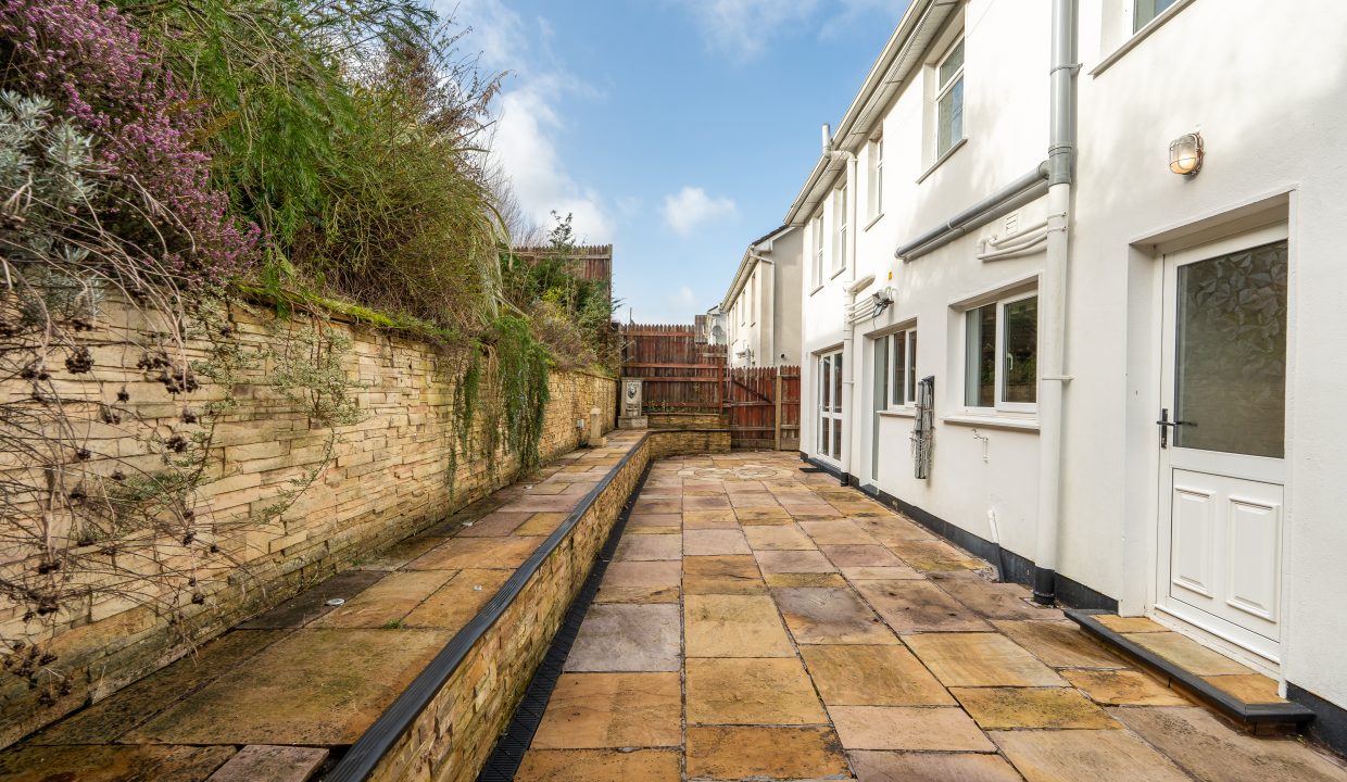 30 Norwood Court - exterior-12