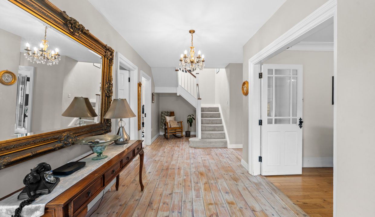 7 Edgewood - interior-1