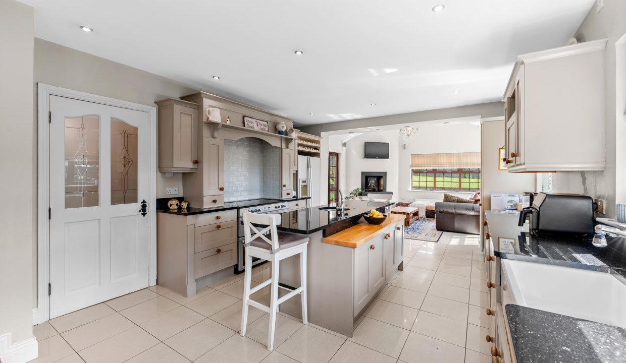 7 Edgewood - interior-12