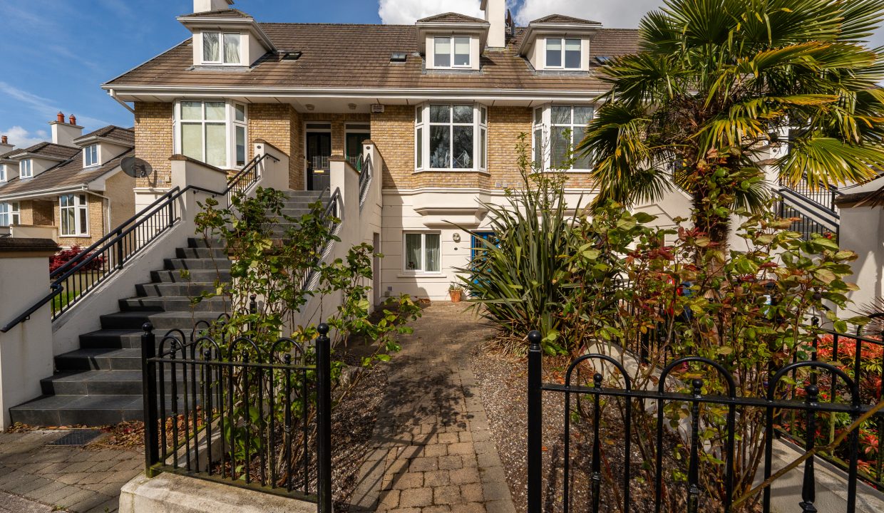 92 Clarkes Wood, Mount Oval - exterior-1