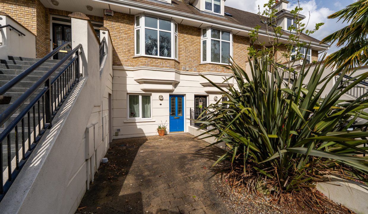 92 Clarkes Wood, Mount Oval - exterior-2