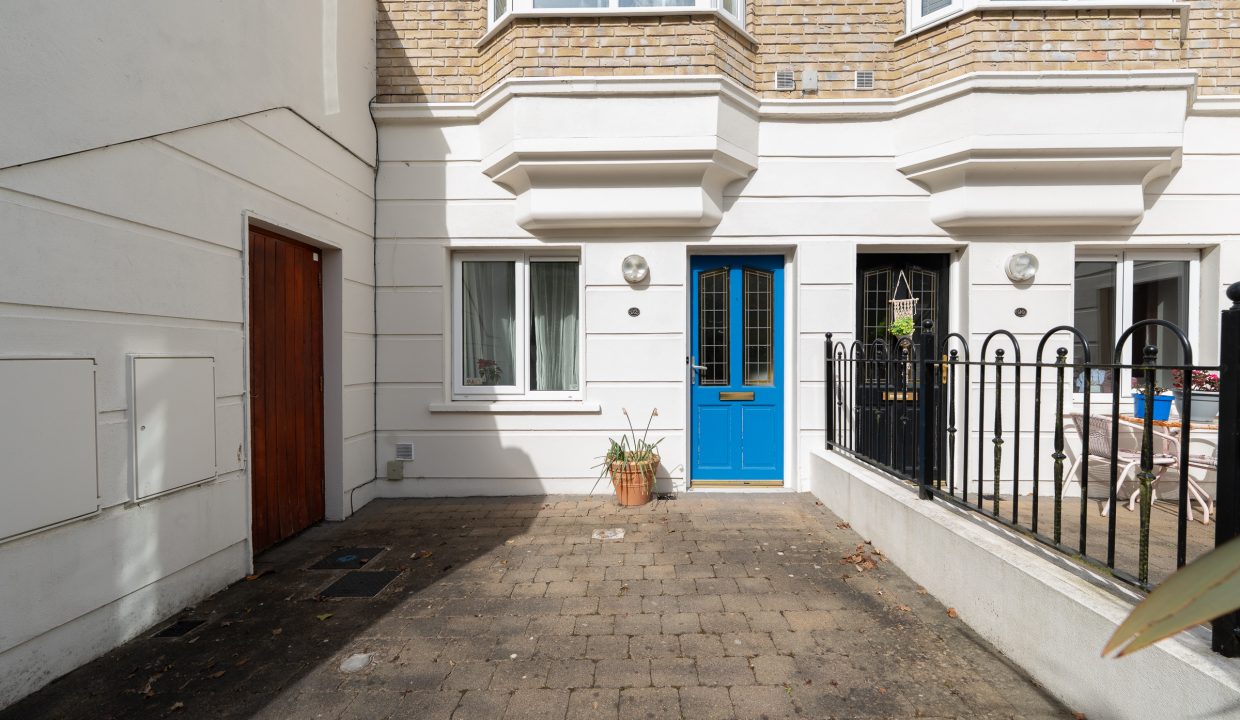 92 Clarkes Wood, Mount Oval - exterior-3