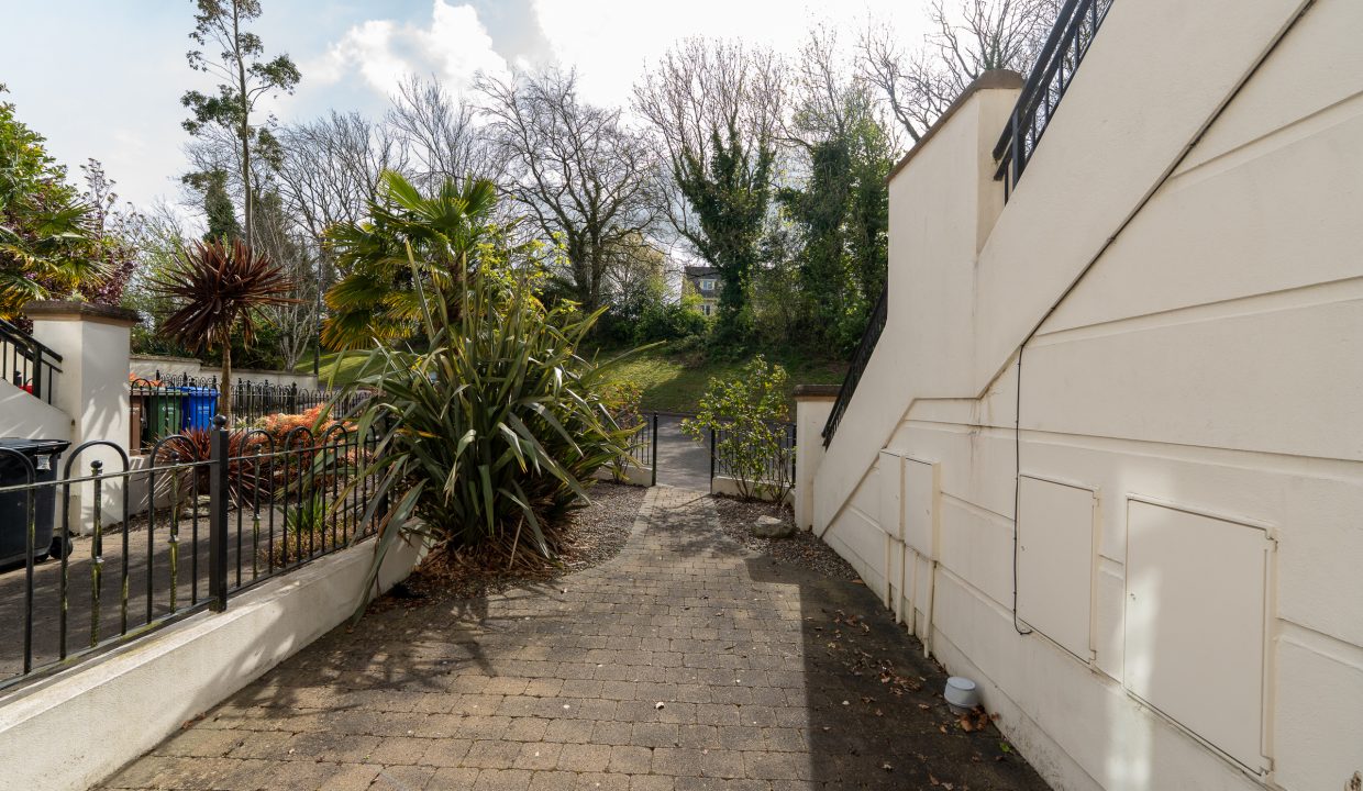 92 Clarkes Wood, Mount Oval - exterior-6