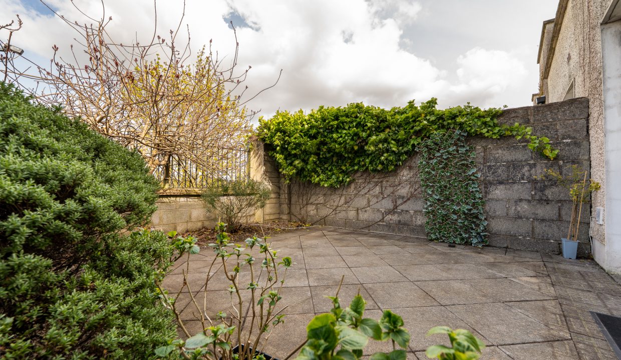 92 Clarkes Wood, Mount Oval - exterior-8