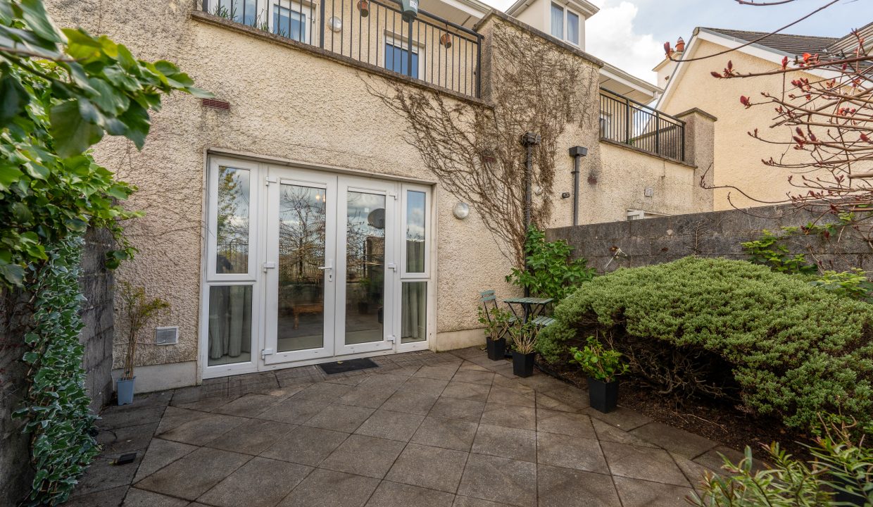 92 Clarkes Wood, Mount Oval - exterior-9