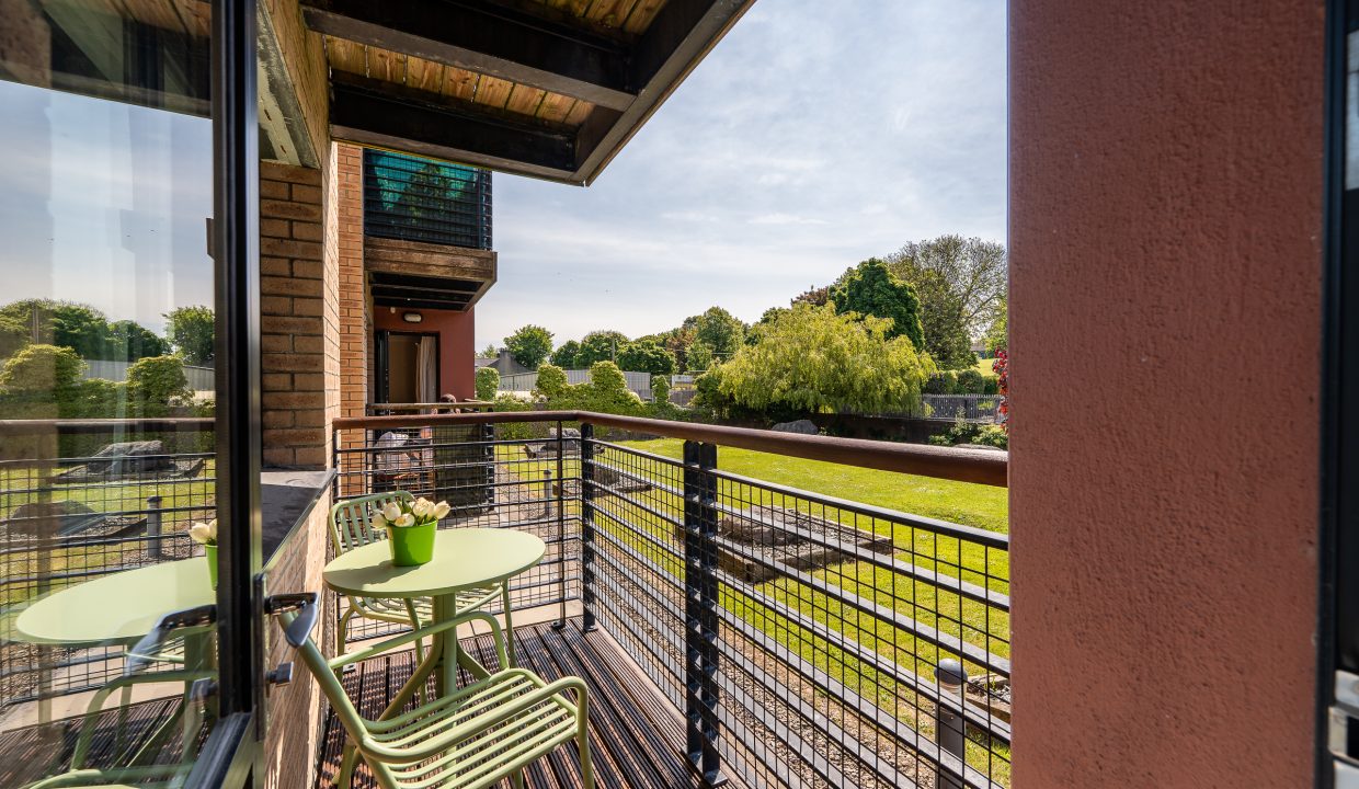 115 The Willows - exterior-1