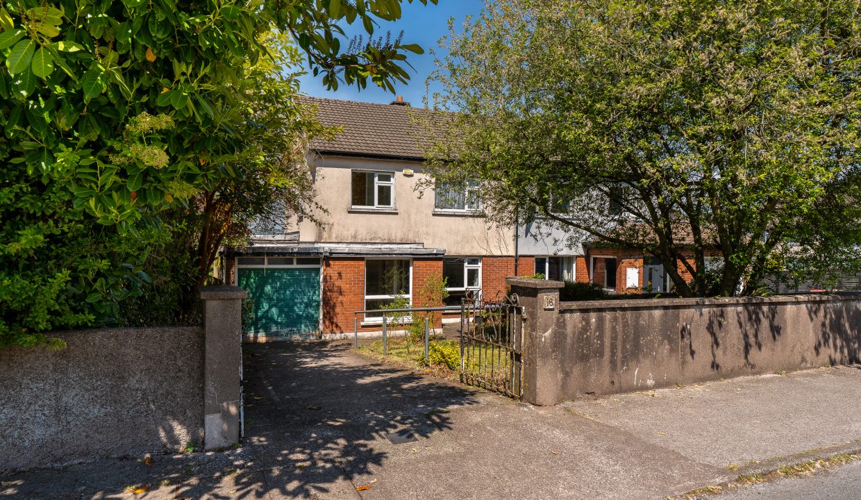 16 Shamrock Lawn - exterior-2