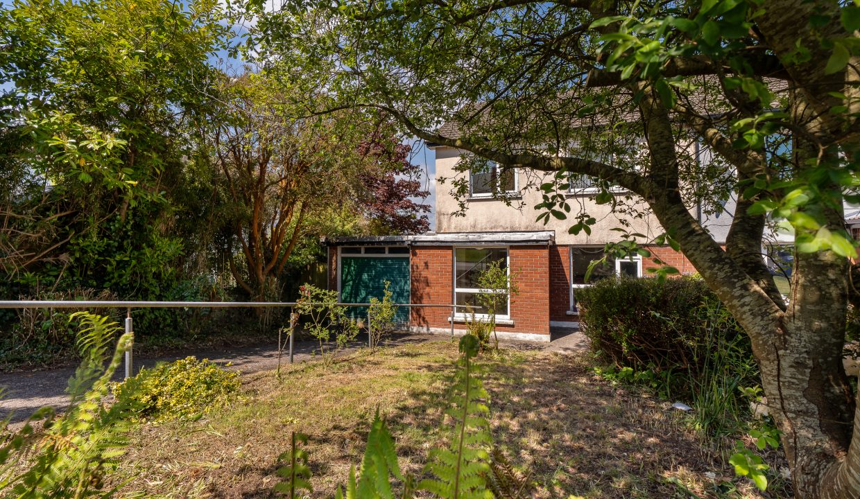 16 Shamrock Lawn - exterior-4