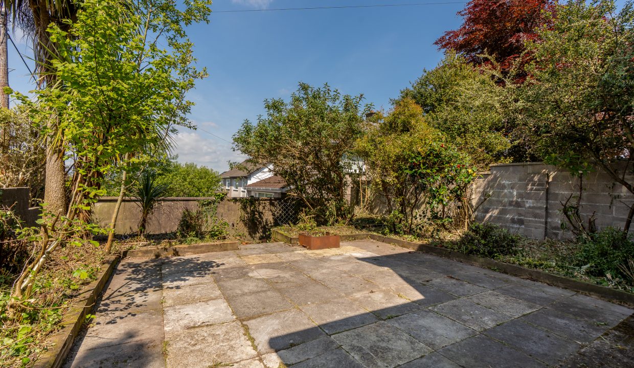 16 Shamrock Lawn - exterior-8