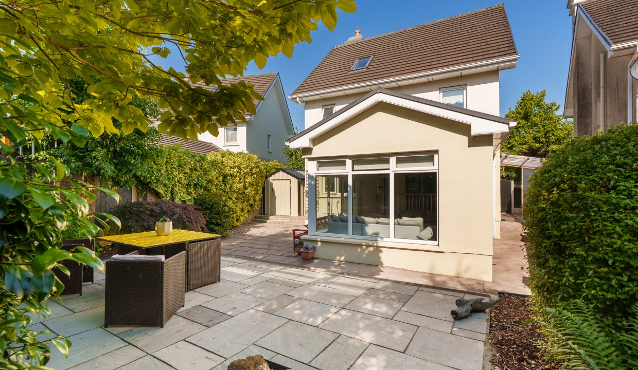 26 Waltham Abbey - exterior-14