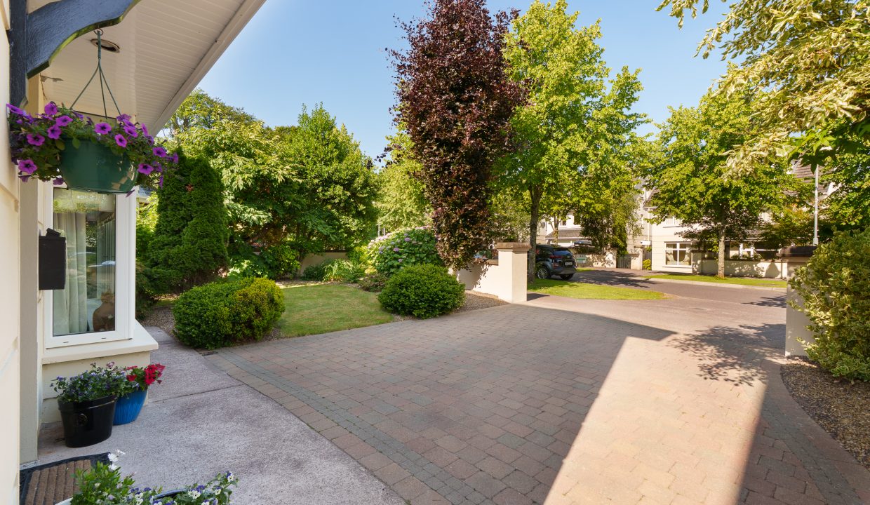 26 Waltham Abbey - exterior-6