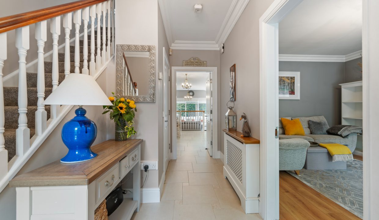 26 Waltham Abbey - interior-1