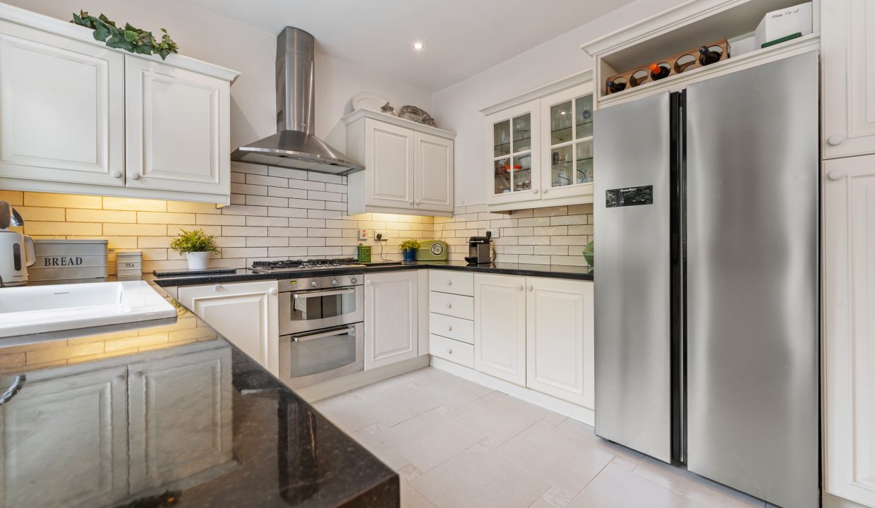 26 Waltham Abbey - interior-10