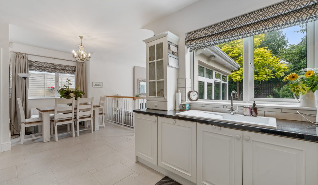 26 Waltham Abbey - interior-11