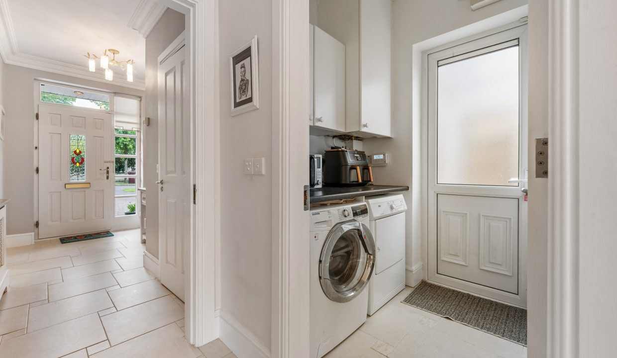 26 Waltham Abbey - interior-13