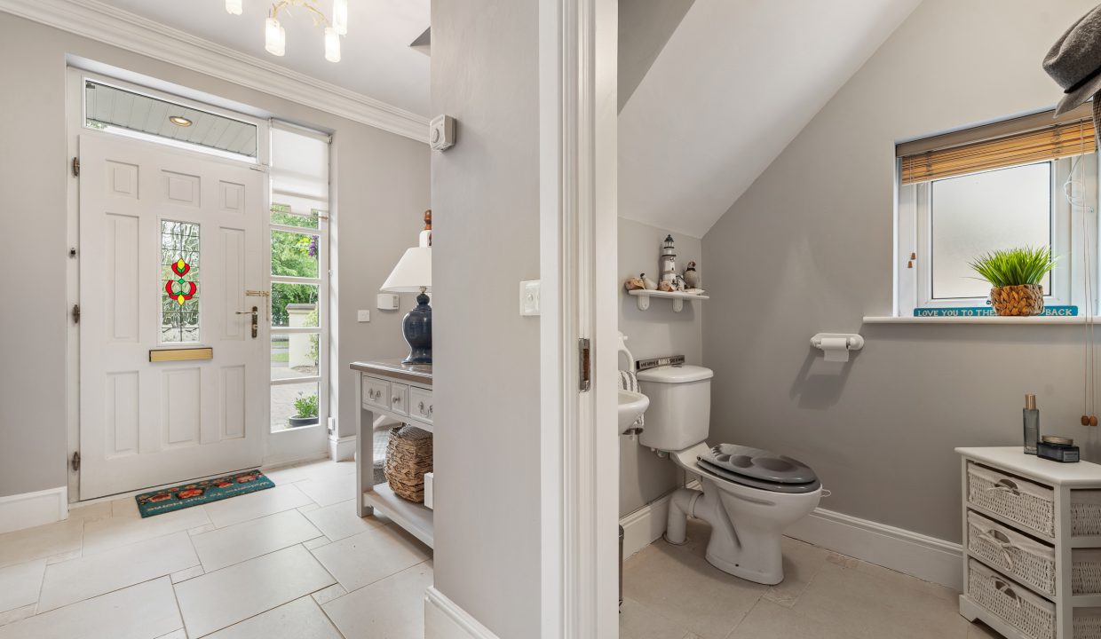 26 Waltham Abbey - interior-19