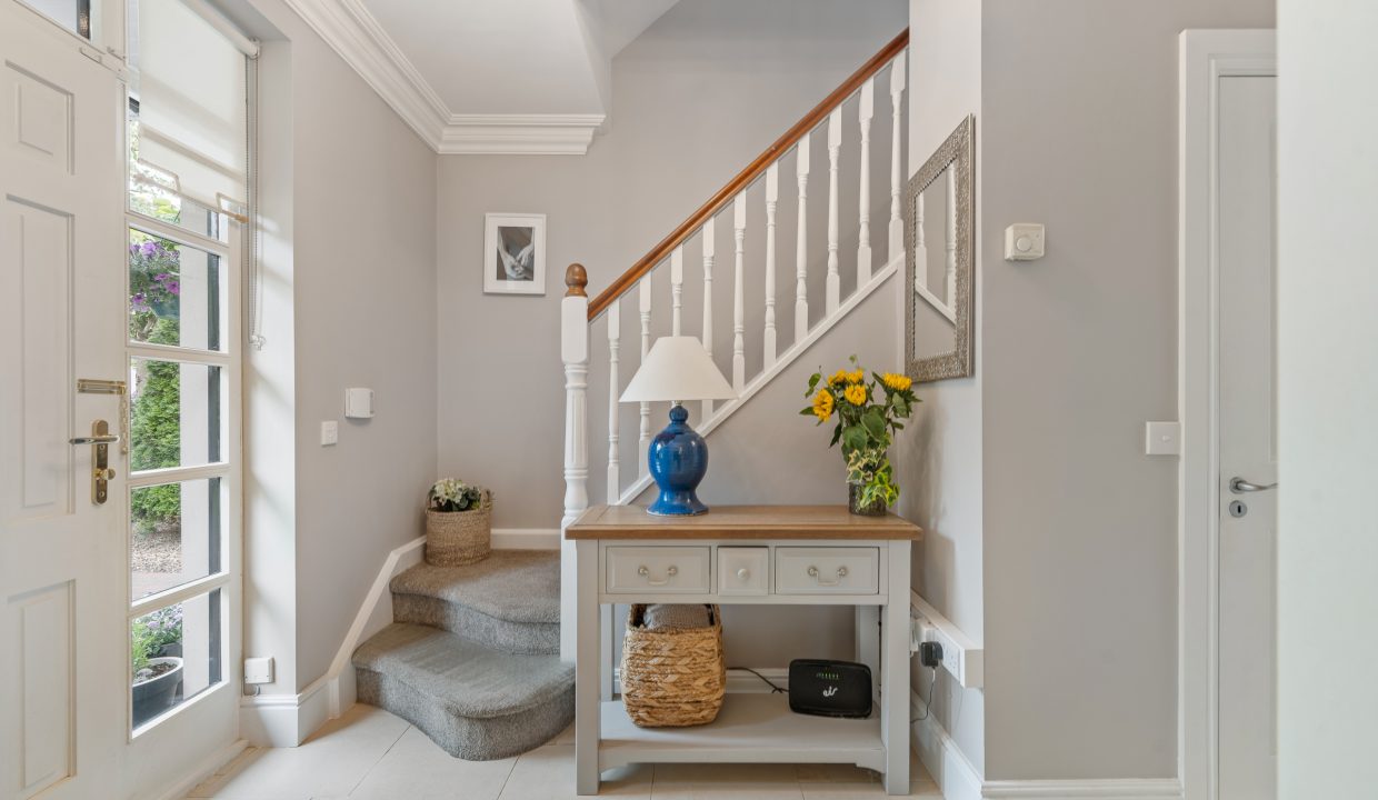 26 Waltham Abbey - interior-2