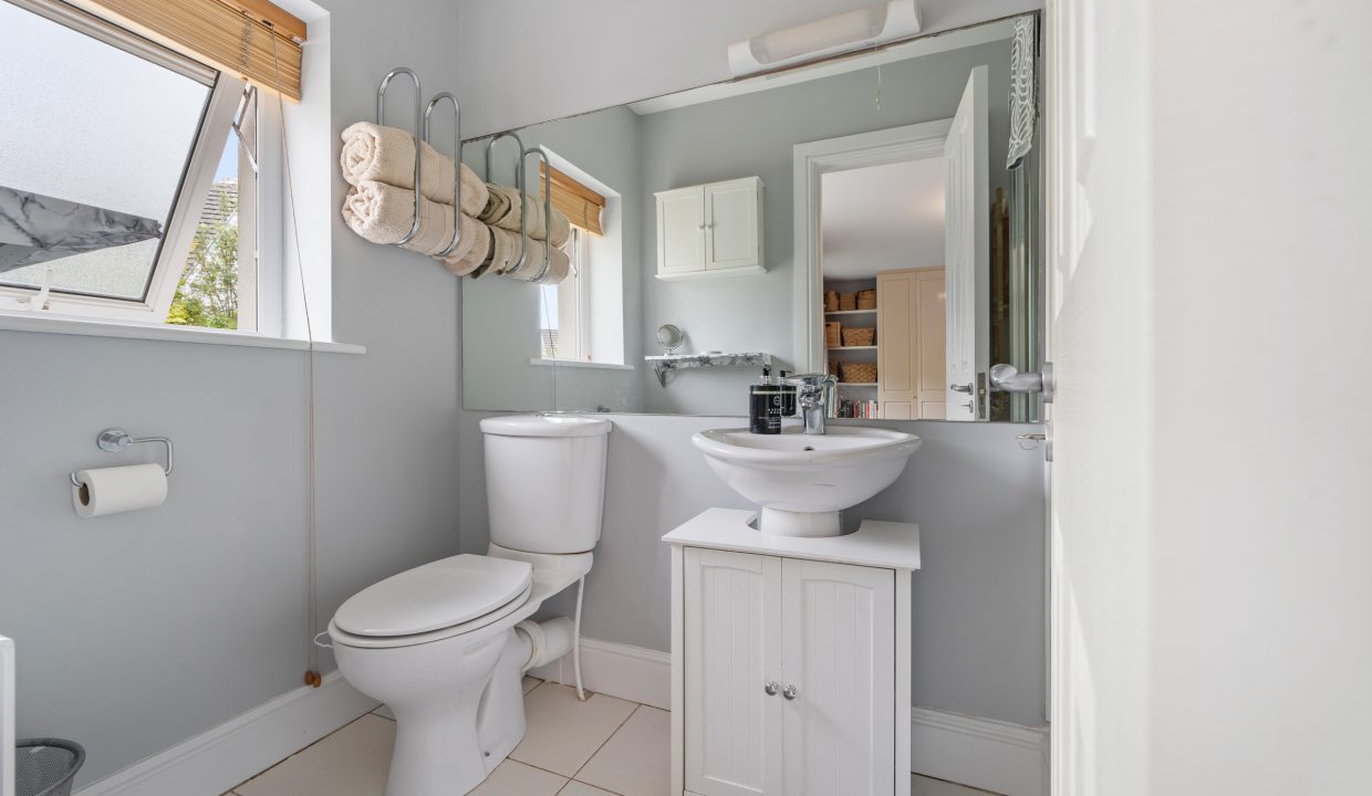 26 Waltham Abbey - interior-23