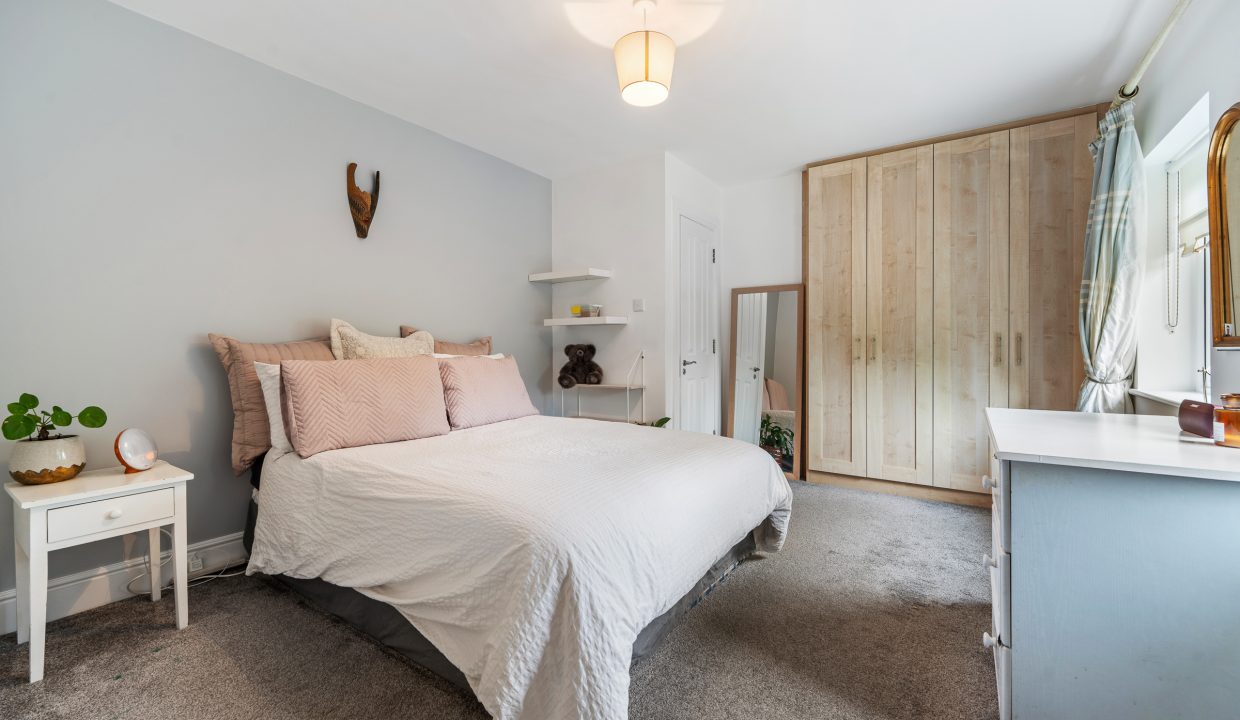 26 Waltham Abbey - interior-24