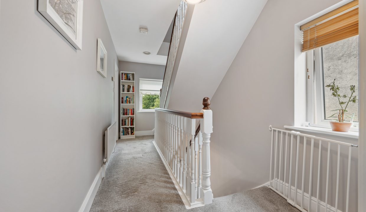 26 Waltham Abbey - interior-27