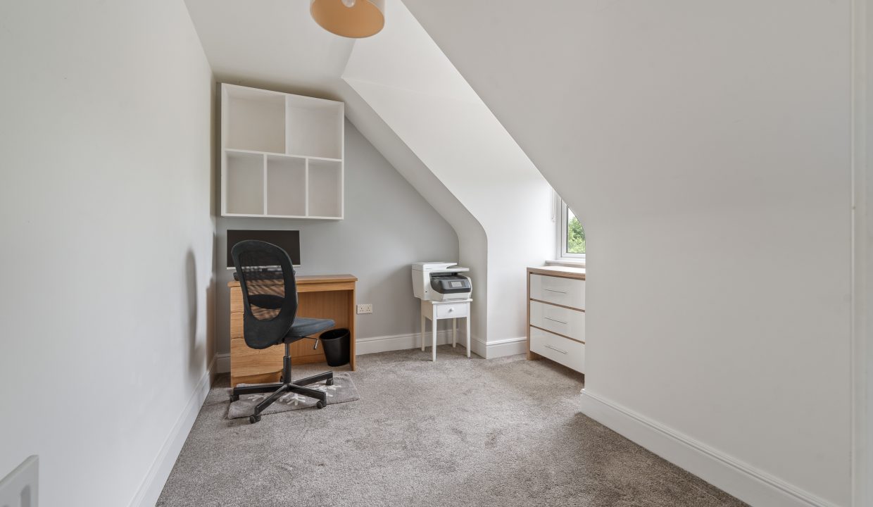 26 Waltham Abbey - interior-28