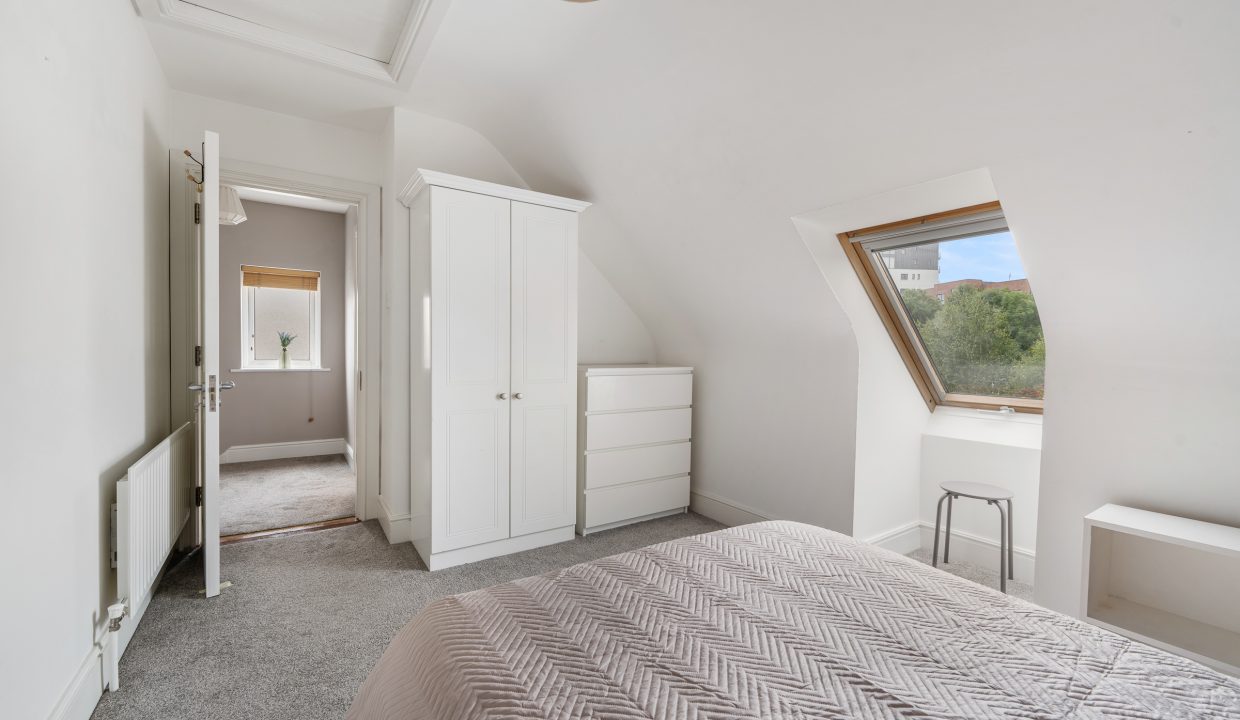 26 Waltham Abbey - interior-31