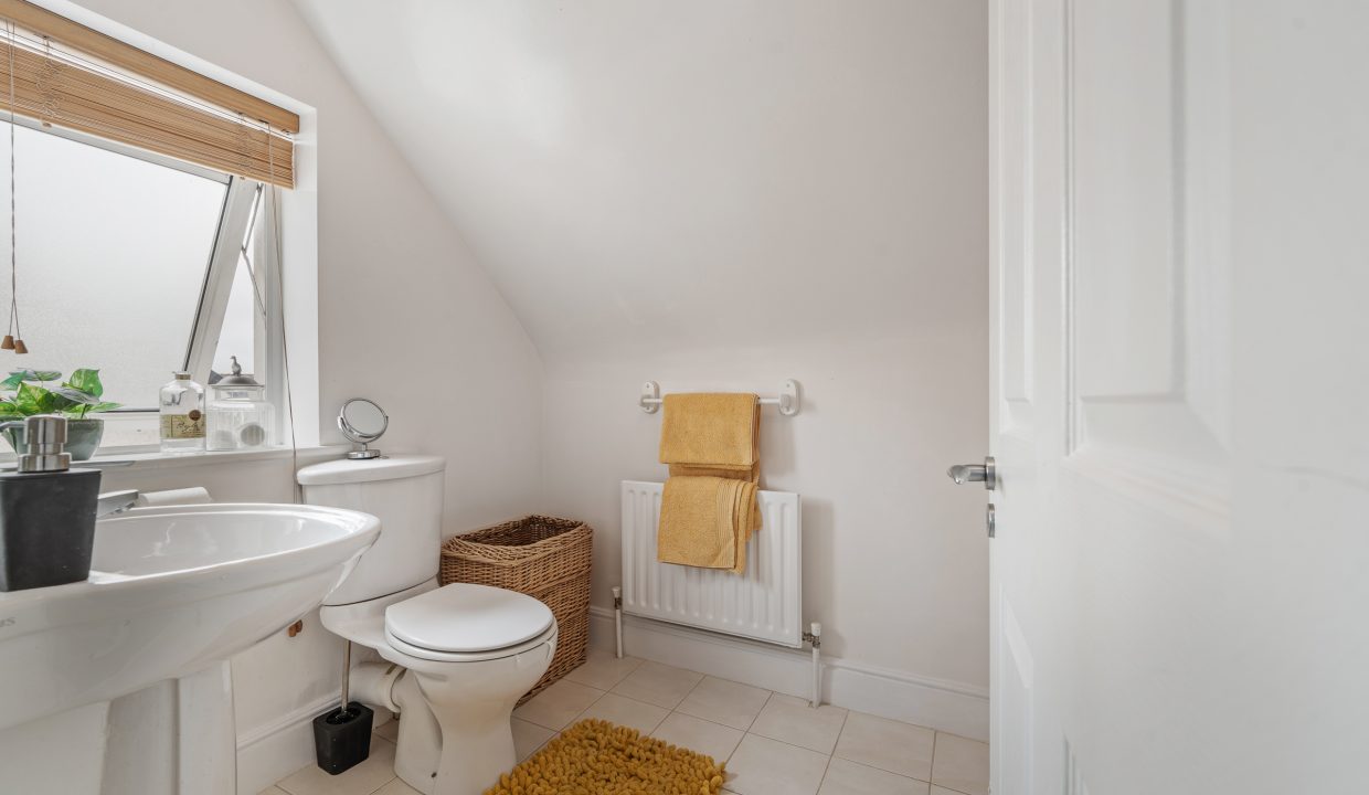 26 Waltham Abbey - interior-32