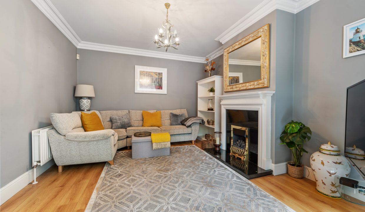 26 Waltham Abbey - interior-4