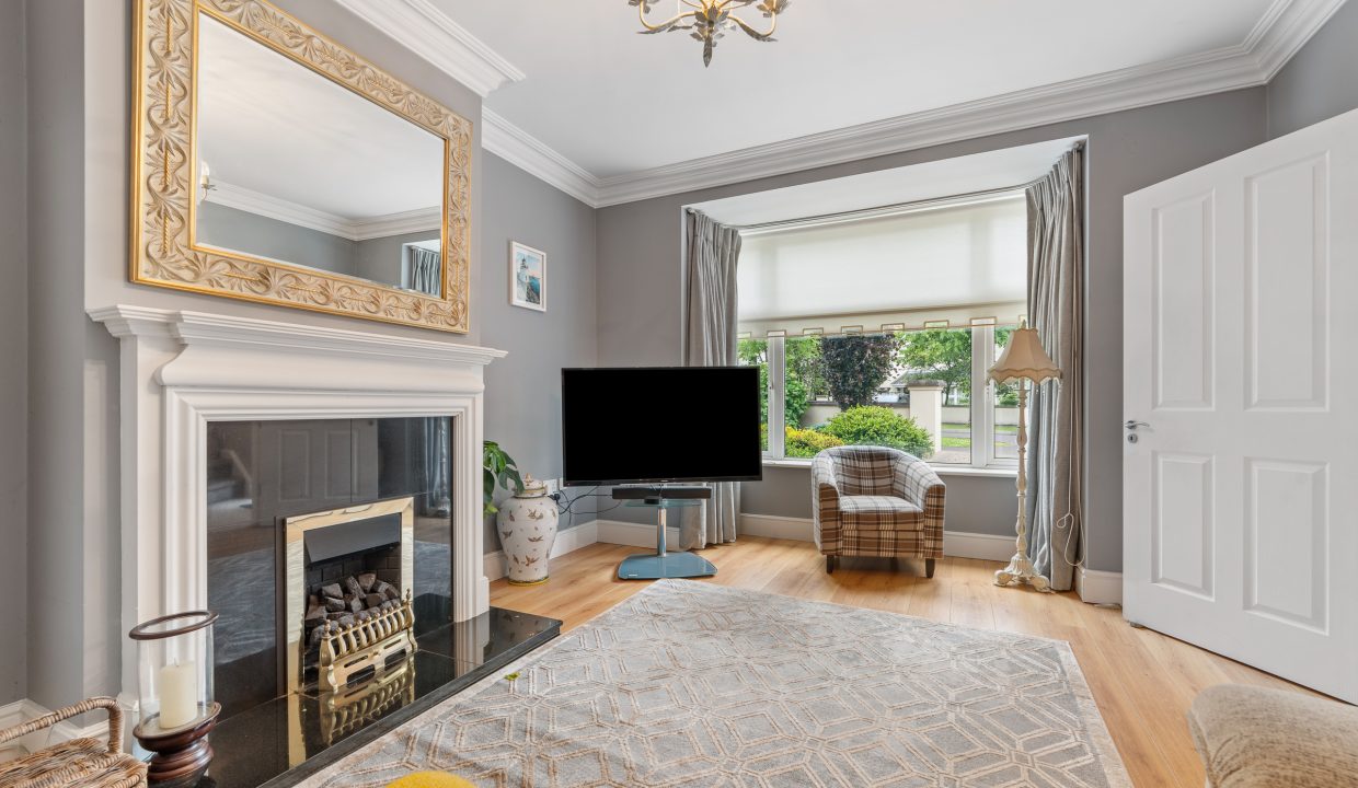 26 Waltham Abbey - interior-5