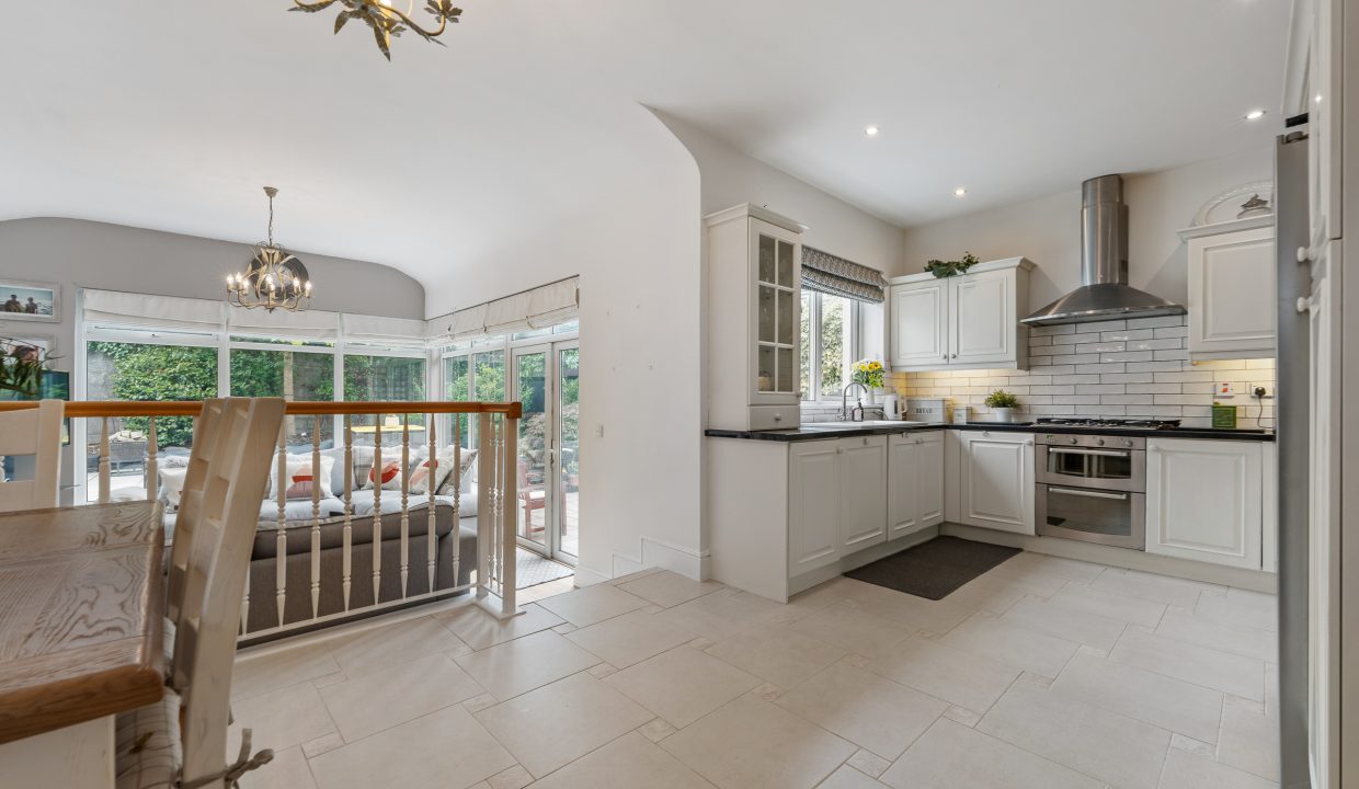 26 Waltham Abbey - interior-6