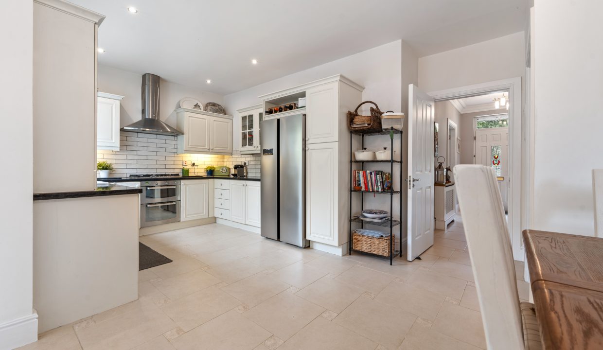 26 Waltham Abbey - interior-8