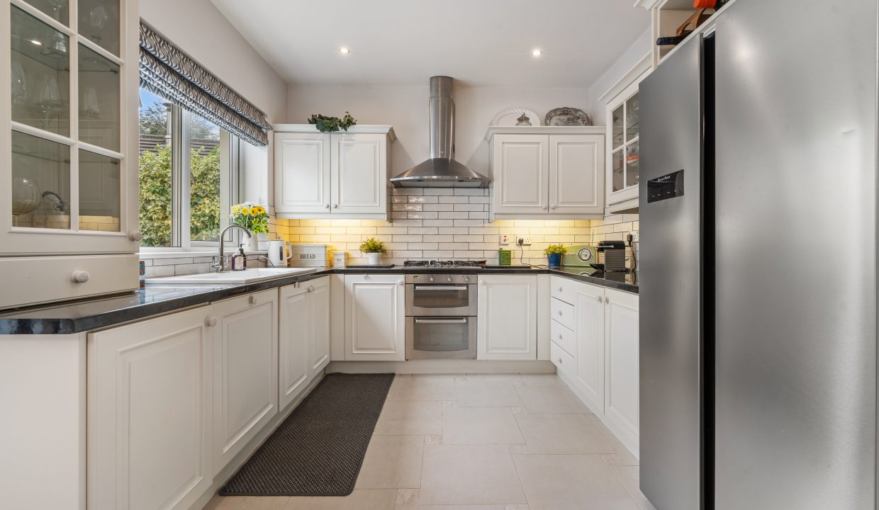 26 Waltham Abbey - interior-9