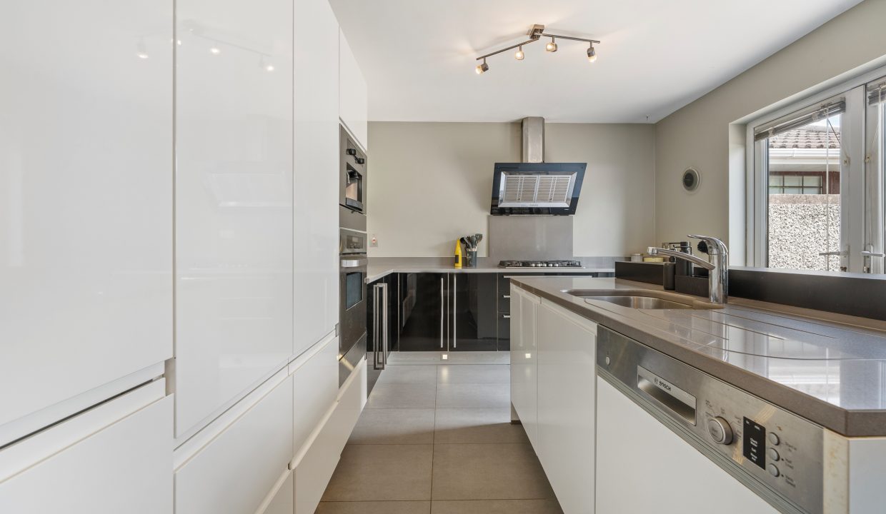 33 Willowbank - interior-11