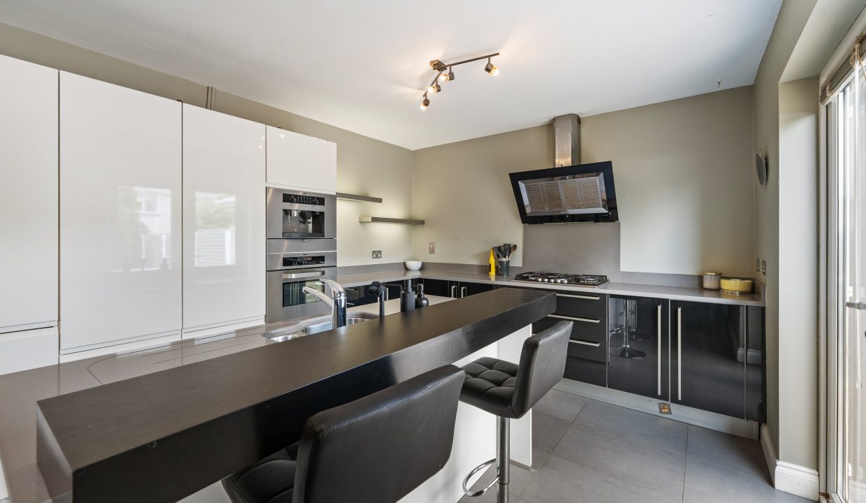 33 Willowbank - interior-13