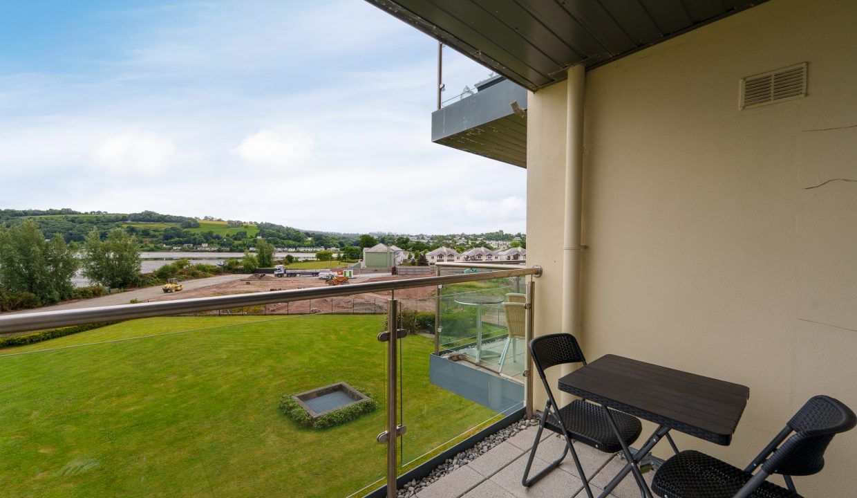 624 The Kingfisher - exterior balcony-3