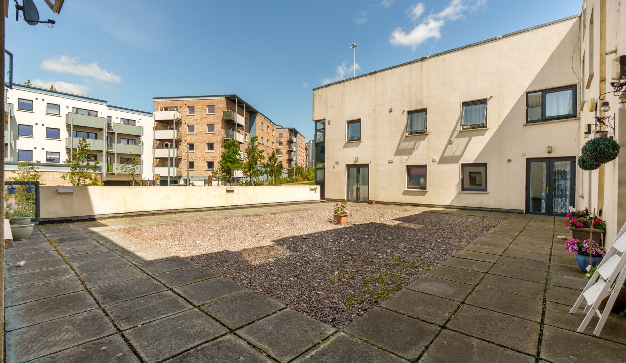 5 Glen Hall - exterior-10