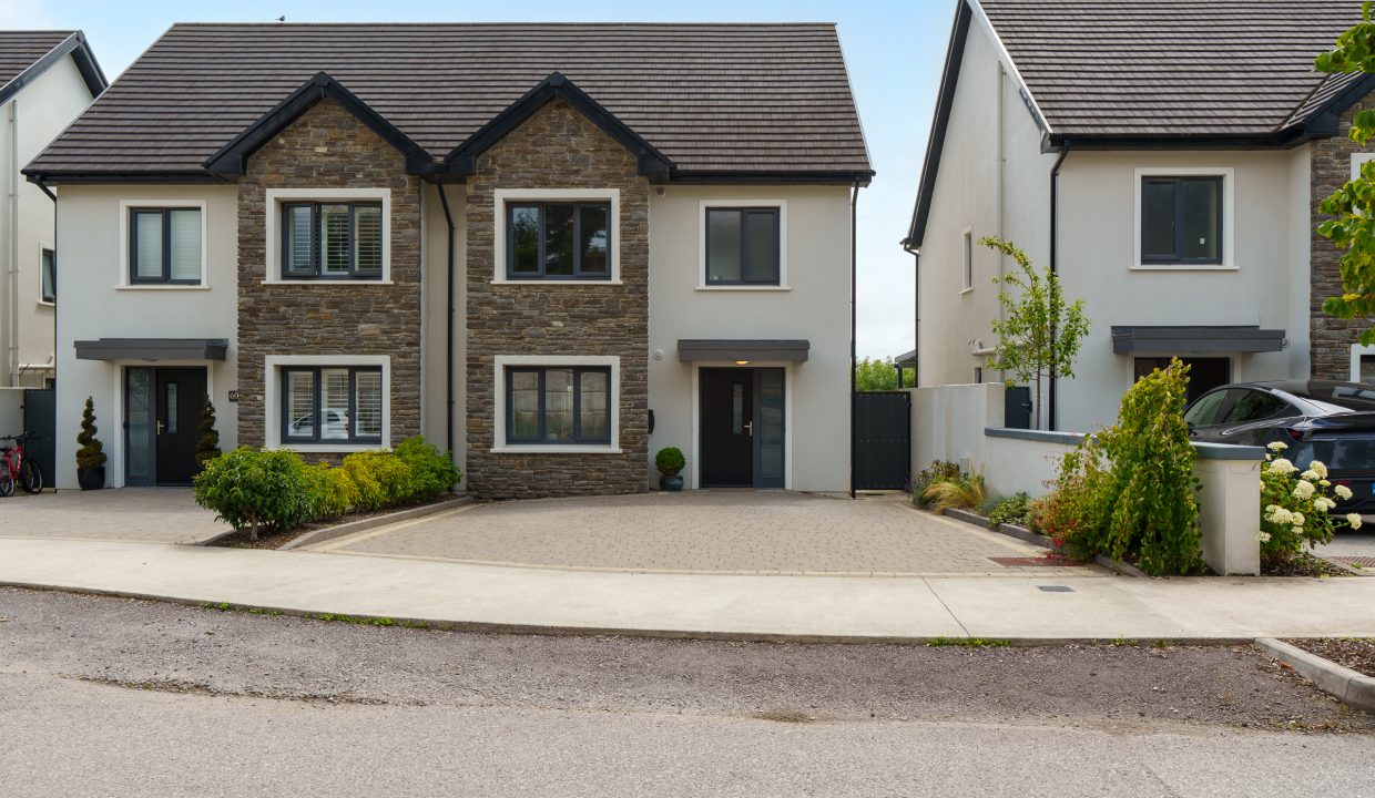 59 Blossom Hill - exterior-1