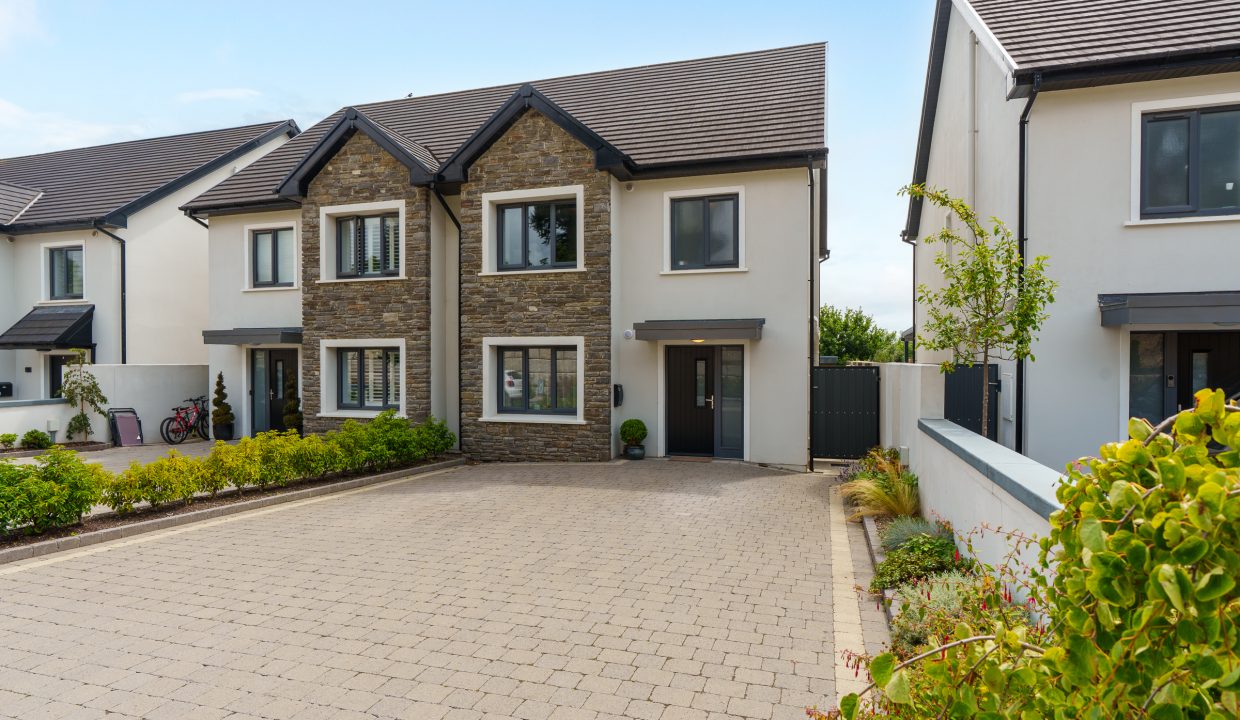 59 Blossom Hill - exterior-3