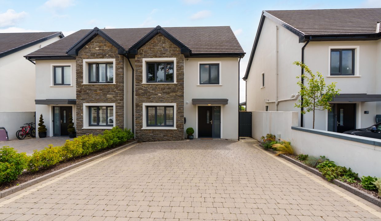 59 Blossom Hill - exterior-4