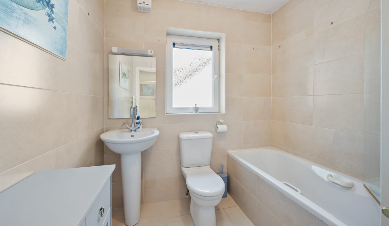 08.21 33 Highfield Ave, Ballincollig - ERA - H-Pix WEB 10