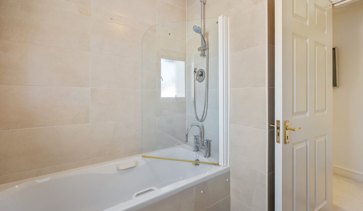 08.21 33 Highfield Ave, Ballincollig - ERA - H-Pix WEB 11
