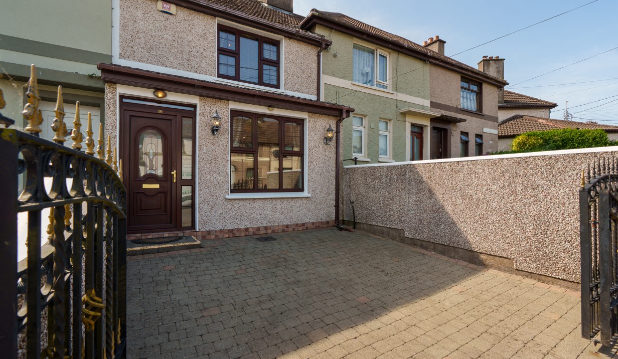 19 Templeacre Avenue - exterior-6