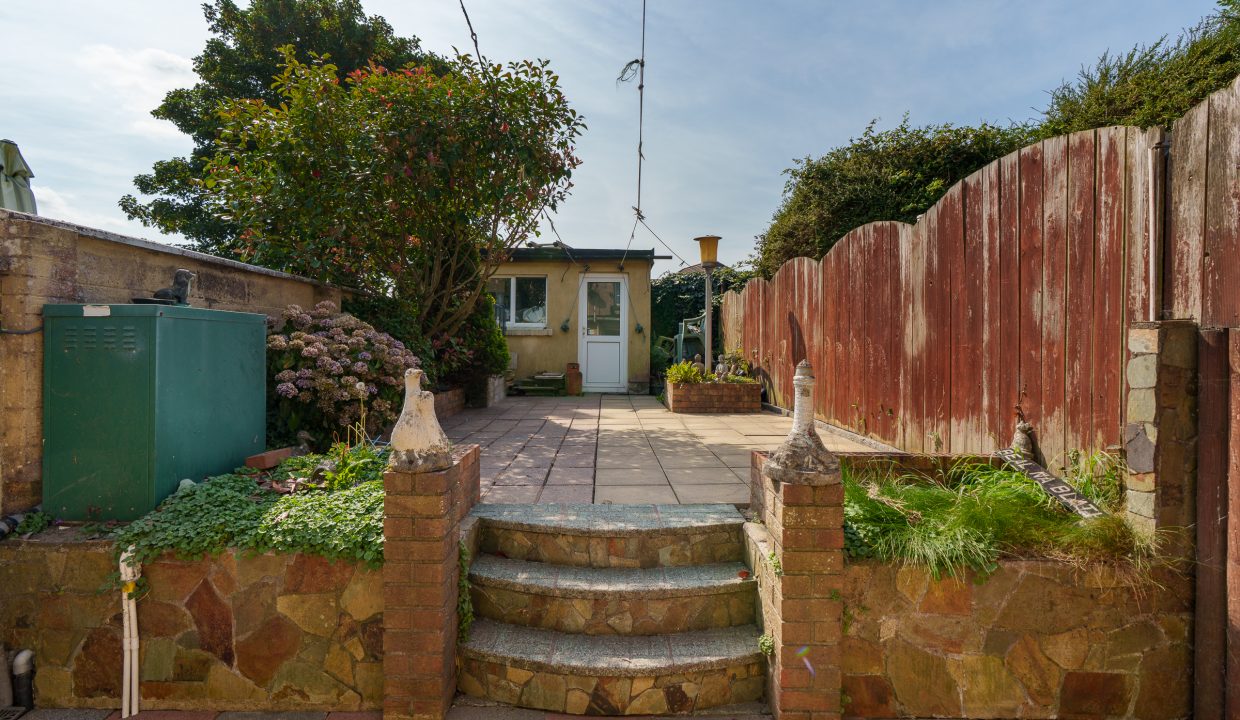 19 Templeacre Avenue - exterior-7
