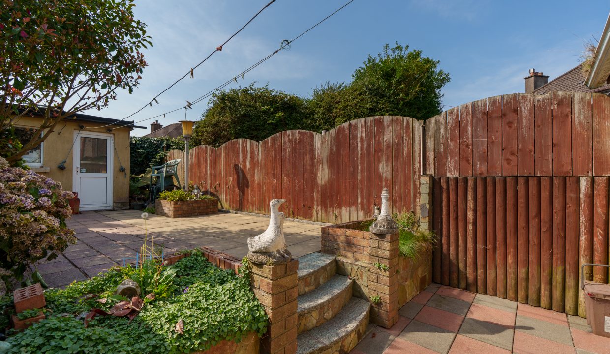 19 Templeacre Avenue - exterior-8