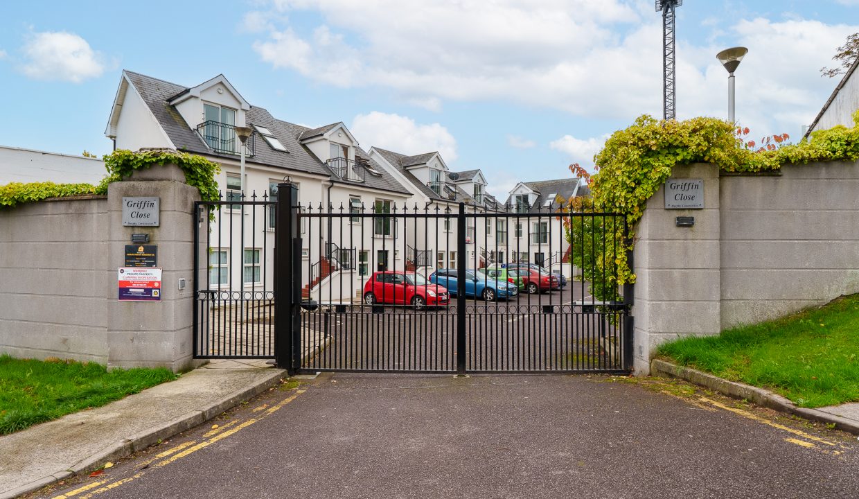 10 Griffin Close - exterior-1