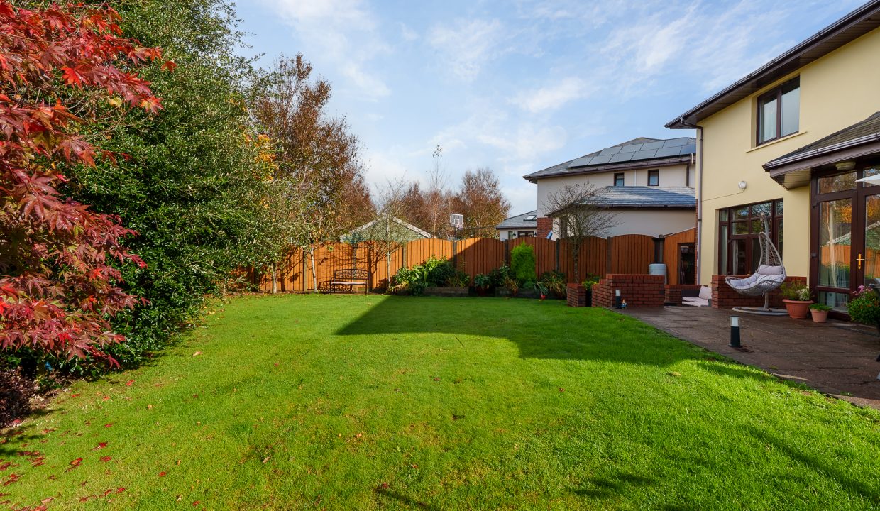 13 Heatherfield - exterior-10