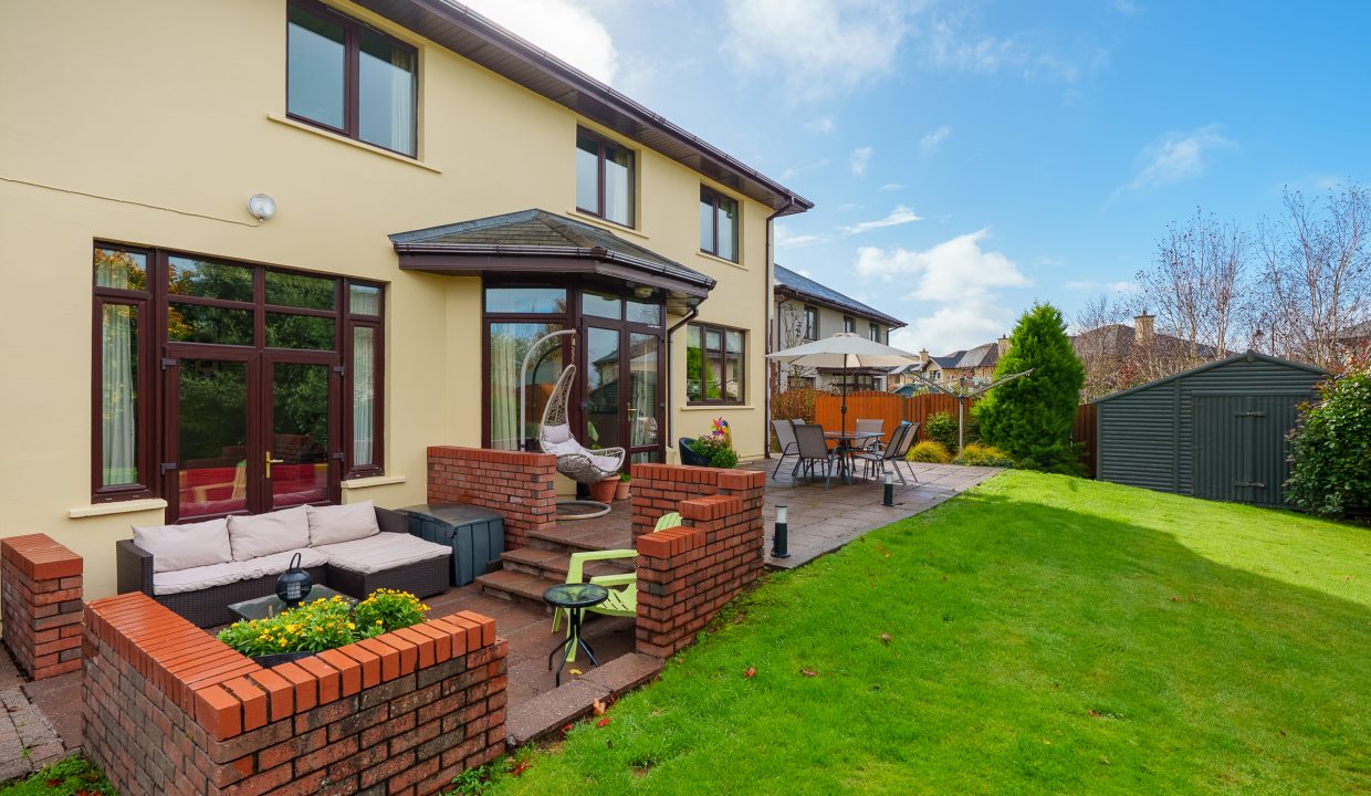 13 Heatherfield - exterior-5