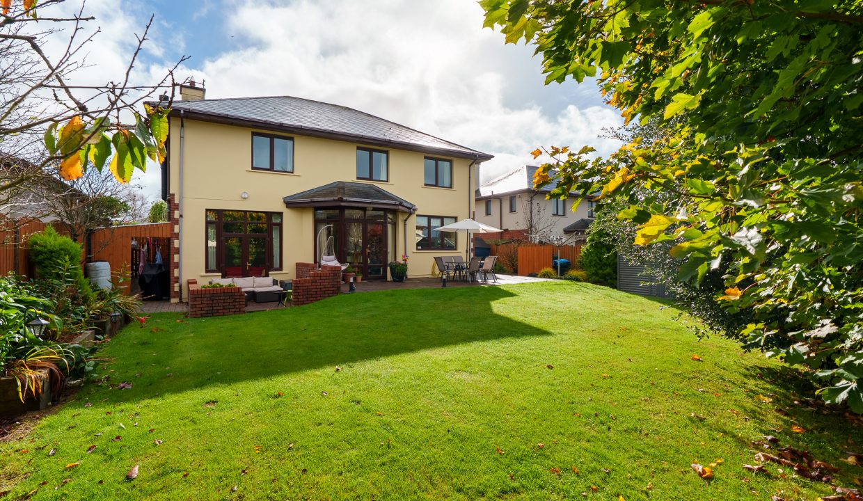 13 Heatherfield - exterior-7