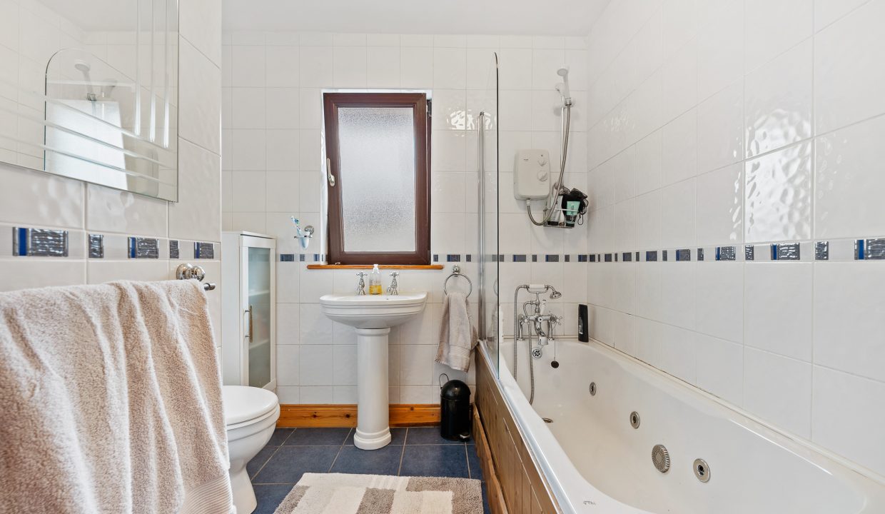 13 Heatherfield - interior-34