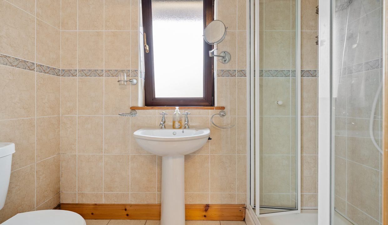 13 Heatherfield - interior-41